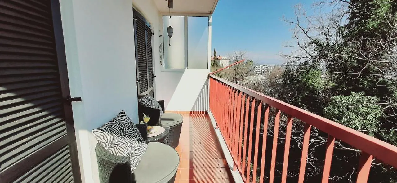 Apartment Tree House Lovran